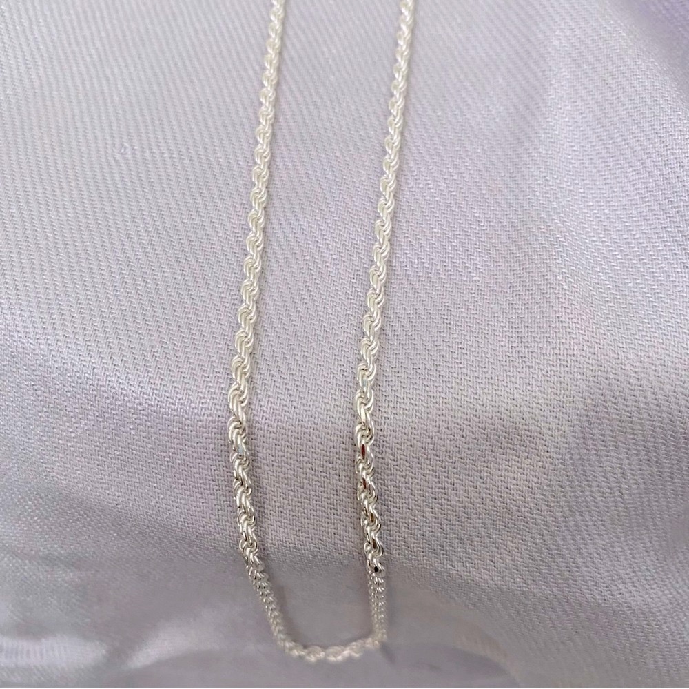 Beautiful Silver925 twist effect necklace. Size 26”